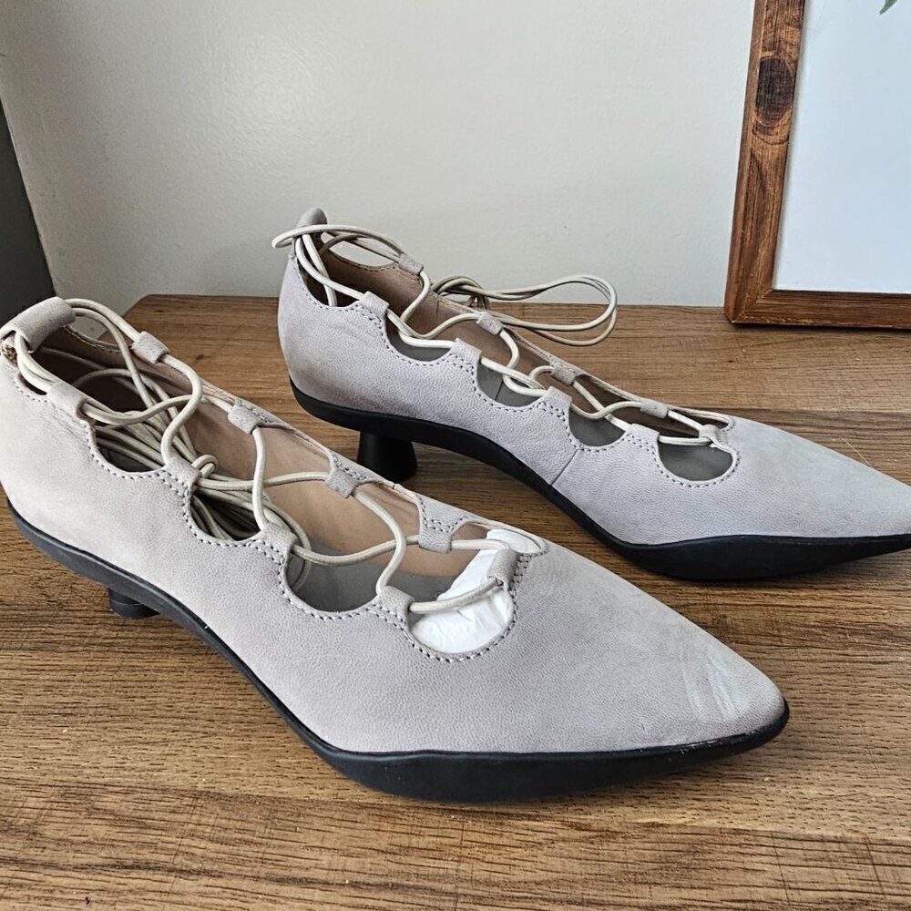 NEVER WORN NAYA POINTY LACED KITTEN HEELS SHOES GREY NUBUCK LEATHER SIZE 6 WOMEN